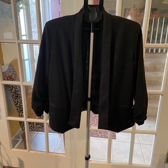 89th and Madison open front 3/4 sleeve black blazer - Picture 1 of 7